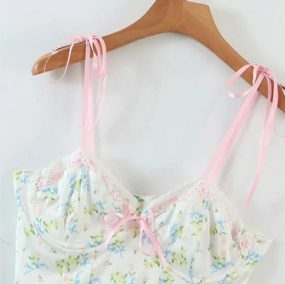 BNWT Ribbon Tie Lace Trim Corset Top - Picture 3 of 6